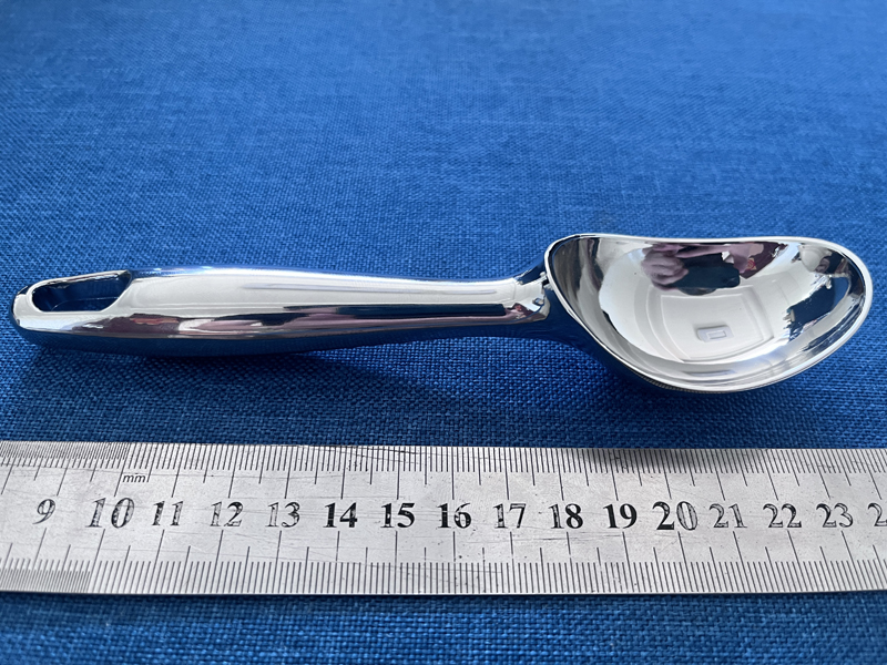 Bagaimanakah sudu aiskrim berkualiti tinggi yang baru dikeluarkan daripada Hanjia memberikan keseronokan dan rasa kesegaran kepada pengguna?